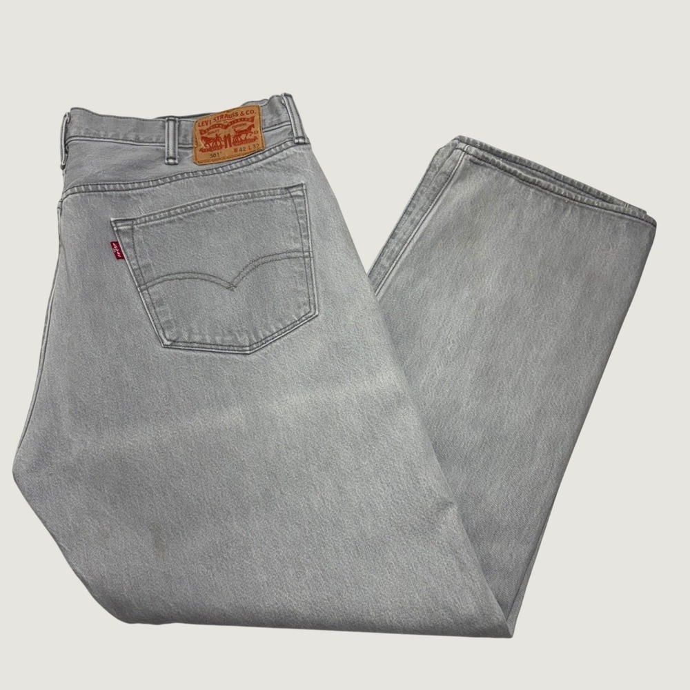 Levis 501 Original Fit Jeans Mens 42x32 Light Grey Button Fly Straight Denim